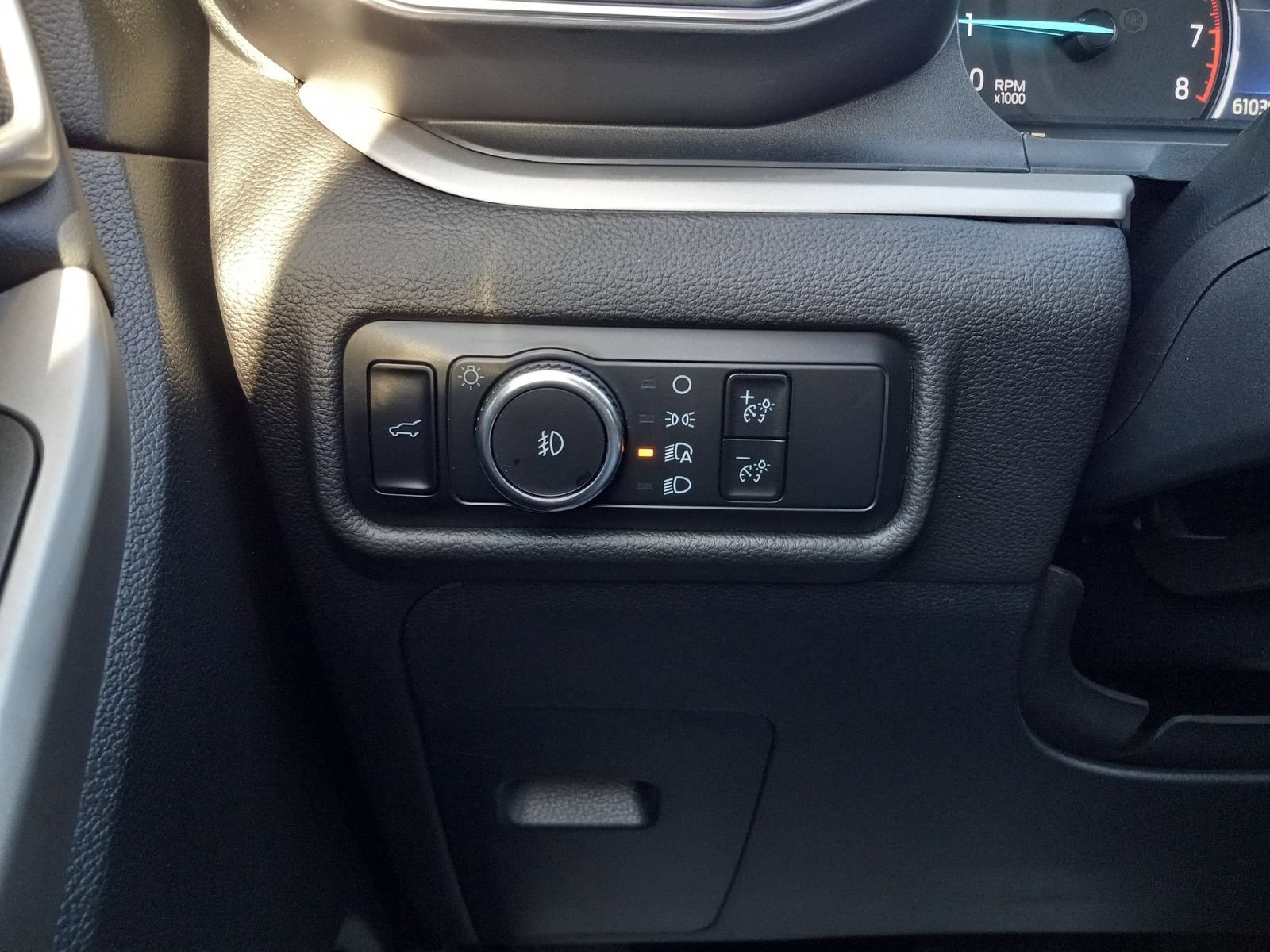Used 2023 Ford Explorer XLT w/ Equipment Group 202A RWD image 27