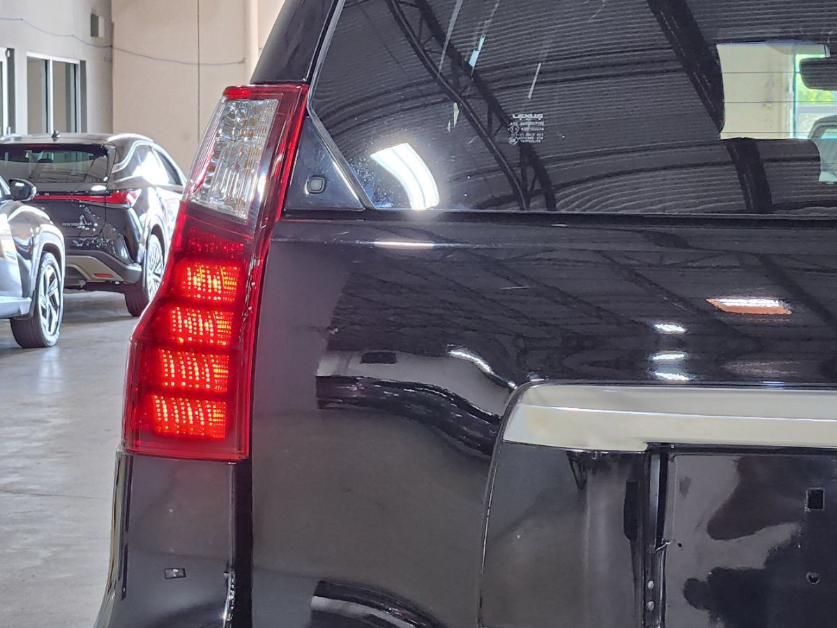 Used 2020 Lexus GX 460 Premium AWD/4WD image 18