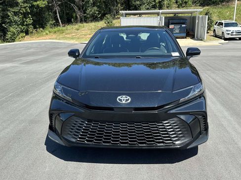 Used 2025 Toyota Camry SE FWD image 2