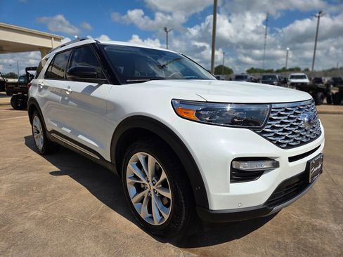 Used 2023 Ford Explorer Platinum w/ Technology Package AWD/4WD image 3