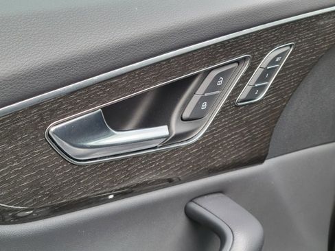 Used 2025 Audi Q8 Premium w/ Convenience Package image 25