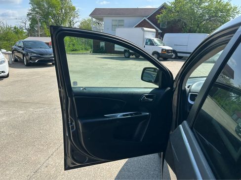 Used 2014 Dodge Journey SXT w/ Flexible Seating Group image 15