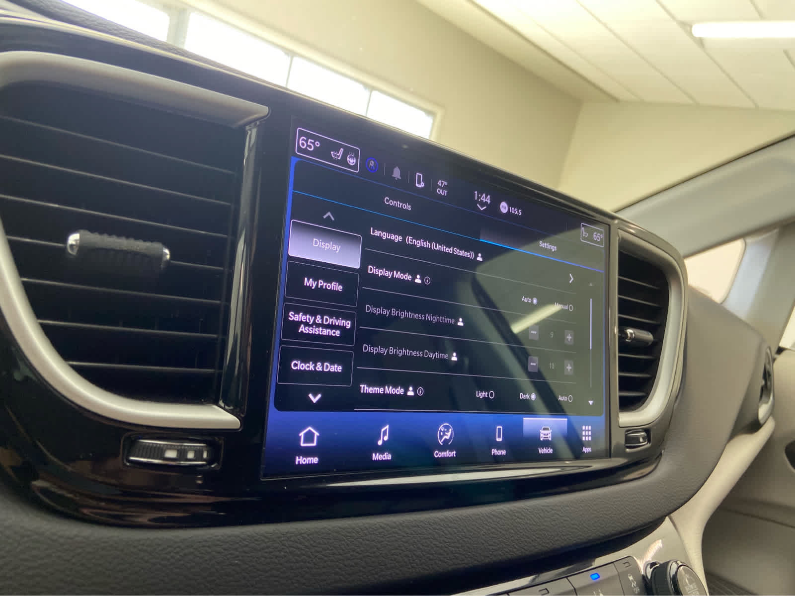 Used 2024 Chrysler Pacifica Touring-L FWD image 31