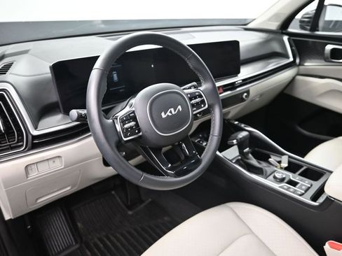 Certified 2025 Kia Sorento S w/ Panoramic Sunroof Package FWD image 13