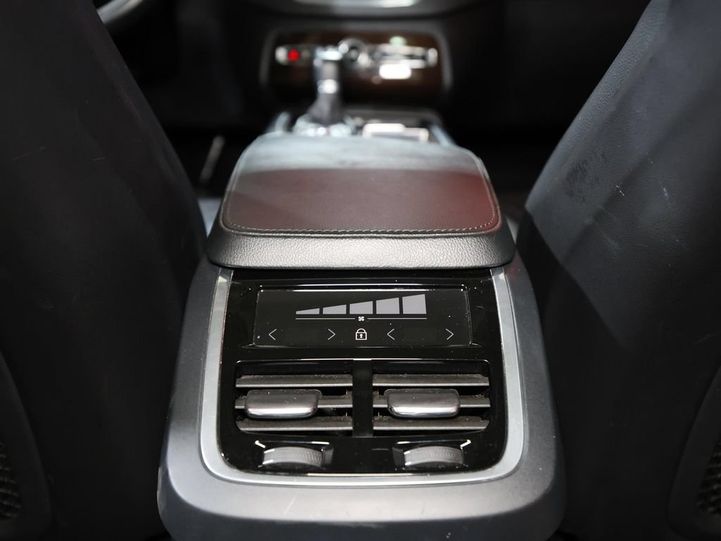 Used 2019 Volvo XC90 T5 Momentum FWD image 16