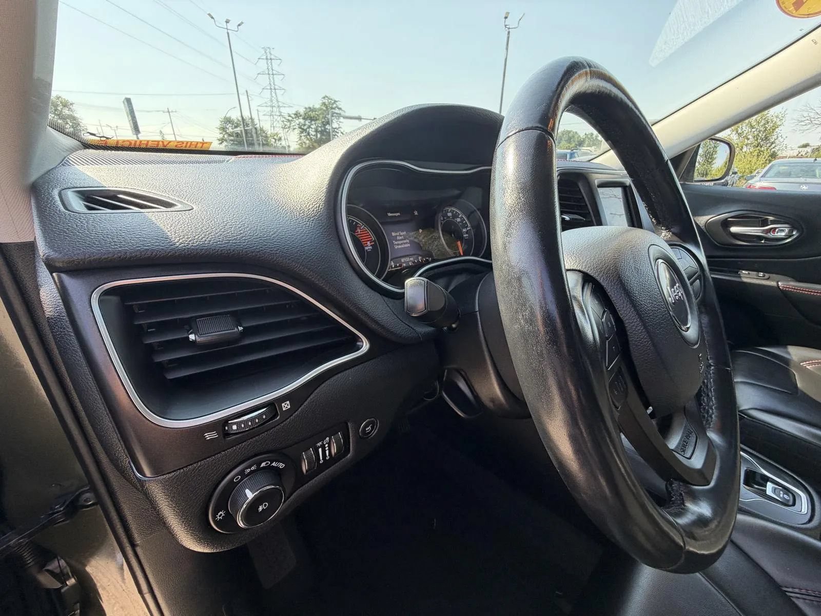 Used 2020 Jeep Cherokee Trailhawk w/ Comfort/Convenience Group AWD/4WD image 11