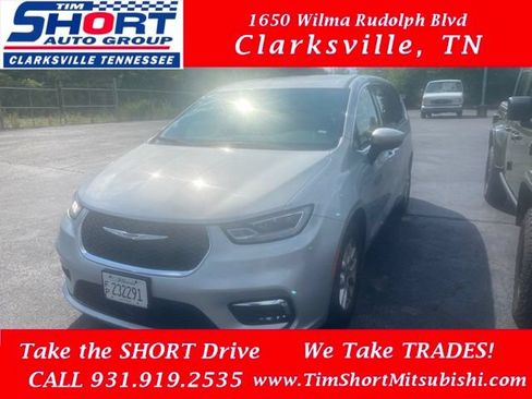 Used 2023 Chrysler Pacifica Touring-L FWD image 1