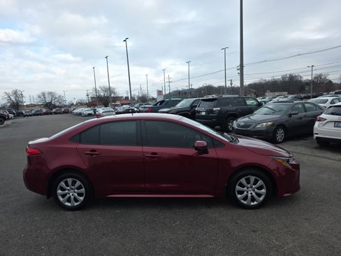 Certified 2025 Toyota Corolla LE image 3