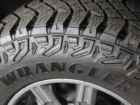 Certified 2024 GMC Sierra 1500 AT4X image 39