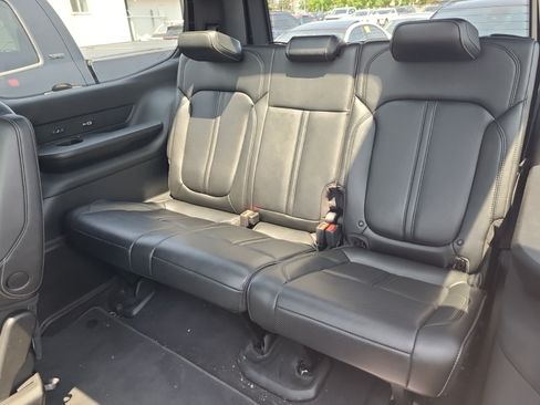 Used 2023 Jeep Wagoneer Series II AWD/4WD image 16