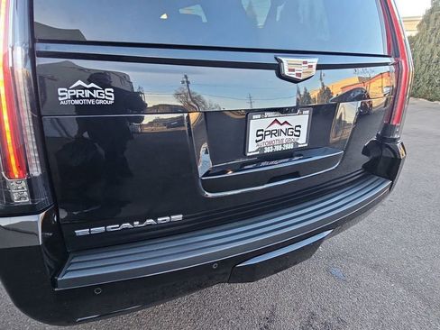 Used 2020 Cadillac Escalade ESV Premium Luxury w/ Escalade Sport Edition image 21