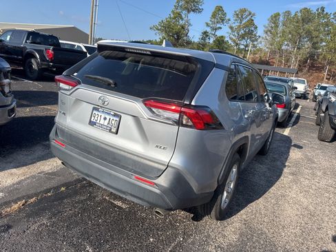 Used 2020 Toyota RAV4 XLE image 7