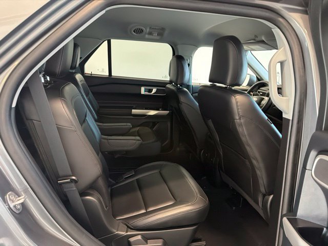 Used 2023 Ford Explorer XLT w/ Equipment Group 202A AWD/4WD image 39