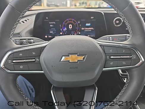 Used 2025 Chevrolet Traverse LT w/ Driver Confidence Package AWD/4WD image 15