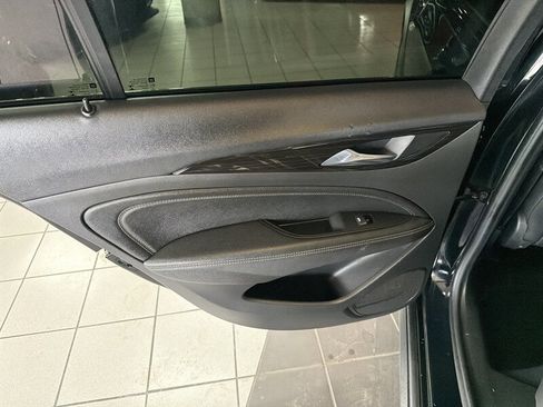 Used 2019 Buick Regal Essence w/ Driver Confidence Package I image 24