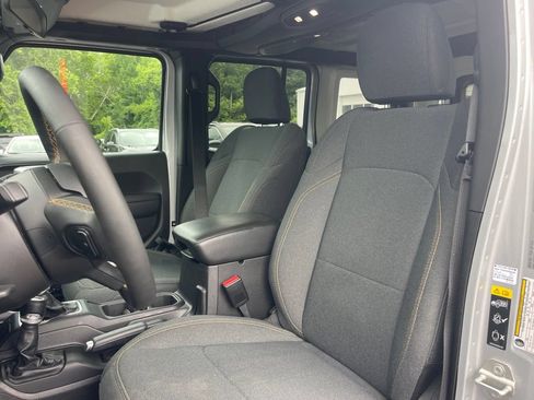 Used 2024 Jeep Wrangler Unlimited AWD/4WD image 9