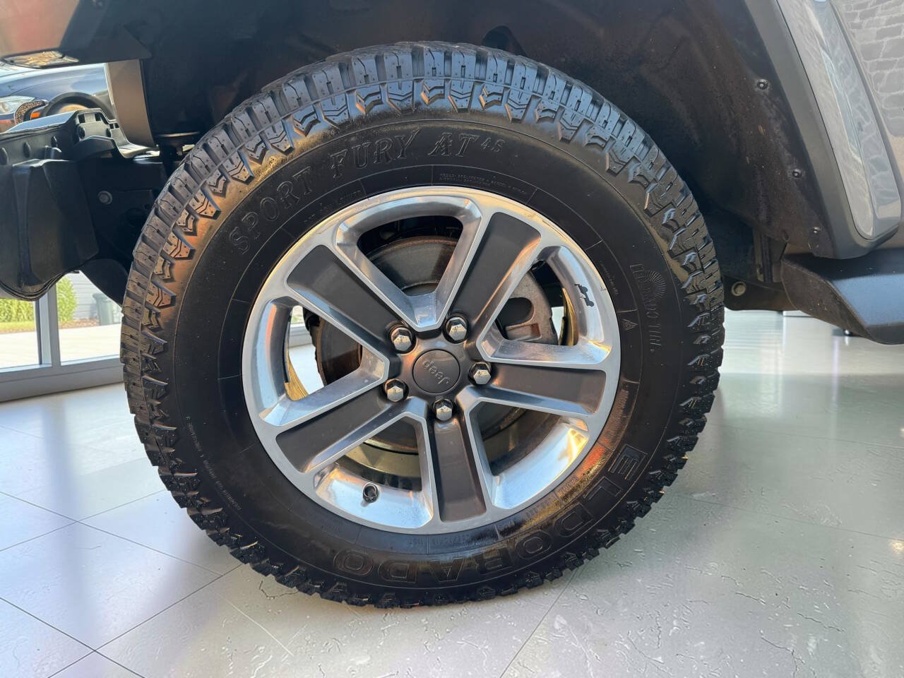 Used 2018 Jeep Wrangler Unlimited Sahara w/ LED Lighting Group AWD/4WD image 13