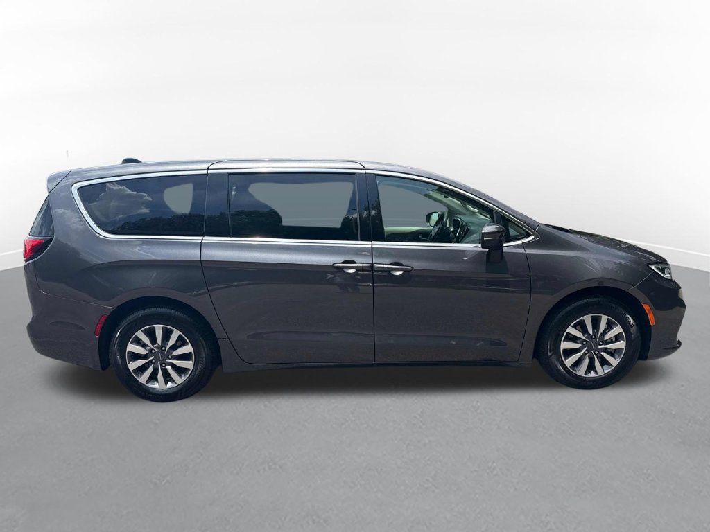 Used 2023 Chrysler Pacifica Touring-L FWD image 5
