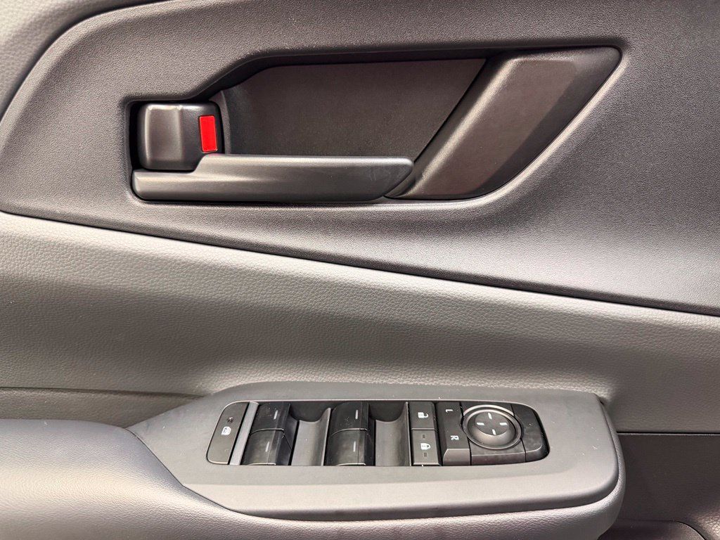 Used 2025 Toyota Prius LE FWD image 15