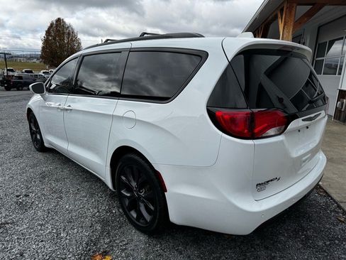 Used 2018 Chrysler Pacifica Touring Plus w/ S Appearance Package FWD image 7