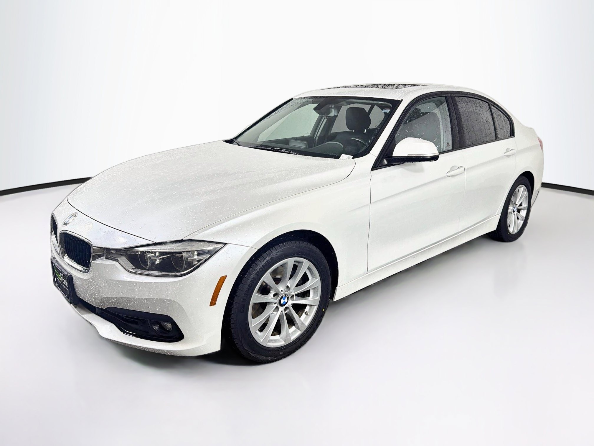 Used 2018 BMW 320i Sedan RWD image 3