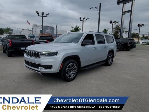 Used 2024 Jeep Wagoneer L Series II image 4