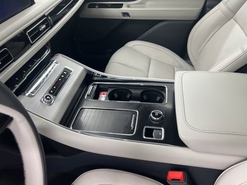 Certified 2025 Lincoln Aviator Reserve w/ Illumination Package image 17