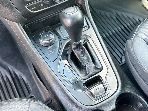 Used 2021 Jeep Cherokee Limited w/ Mopar Interior Package AWD/4WD image 16