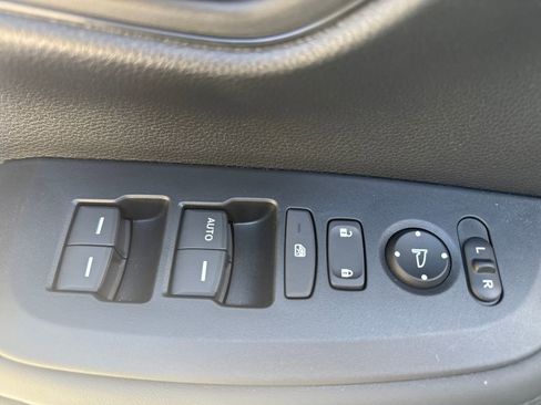 Certified 2025 Honda HR-V LX image 14