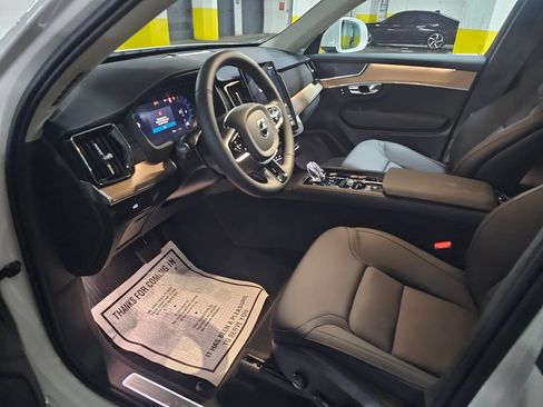 Certified 2025 Volvo XC90 B5 Plus AWD/4WD image 17