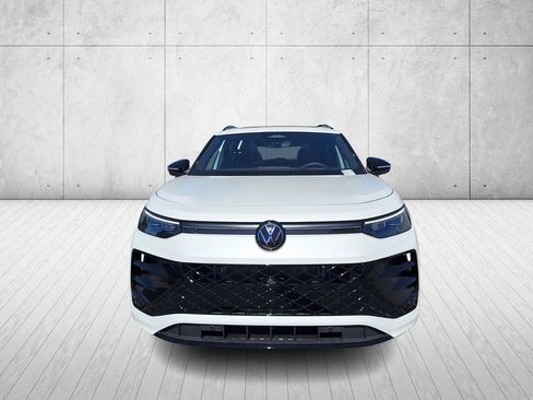 New 2026 Volkswagen Tiguan SE R-Line image 2