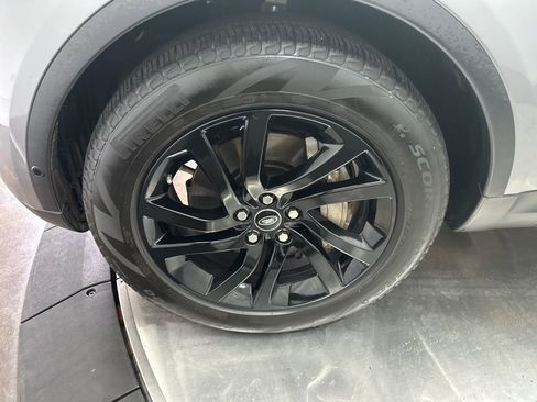 Used 2020 Land Rover Discovery HSE image 34