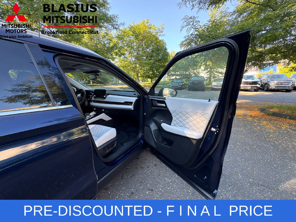 Used 2024 Mitsubishi Outlander SEL AWD/4WD image 35