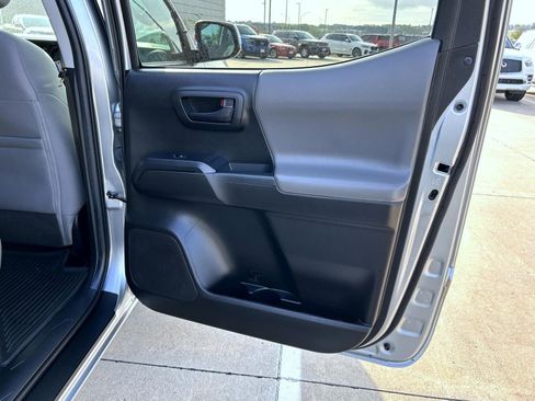 Used 2022 Toyota Tacoma SR image 17