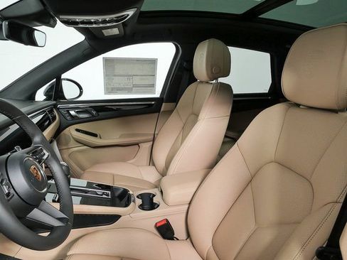 New 2026 Porsche Macan AWD image 5