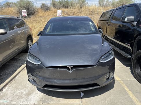Used 2018 Tesla Model X 75D AWD/4WD image 2
