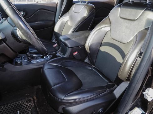 Used 2019 Jeep Cherokee Latitude Plus AWD/4WD image 7