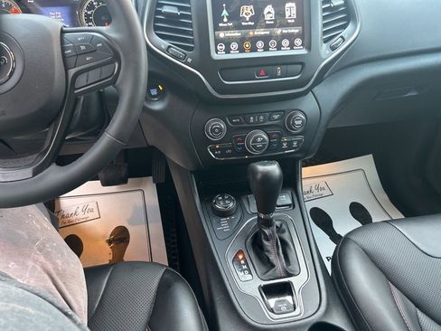 Used 2022 Jeep Cherokee Trailhawk w/ Sound & Nav Group image 16