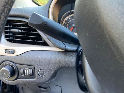 Used 2018 Jeep Cherokee Limited FWD image 63