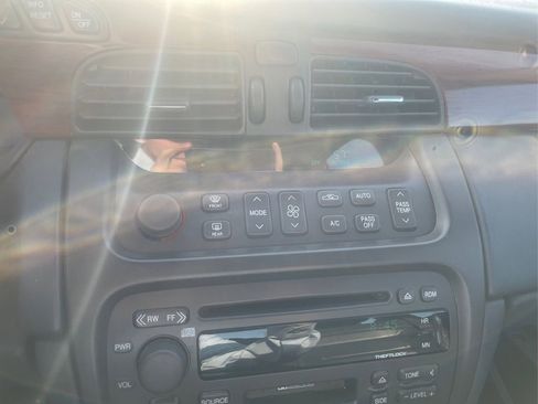 Used 2001 Cadillac De Ville w/ Comfort/Convenience Pkg FWD image 11