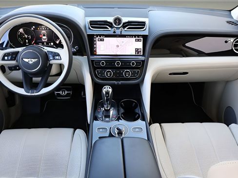 Used 2021 Bentley Bentayga Base image 4