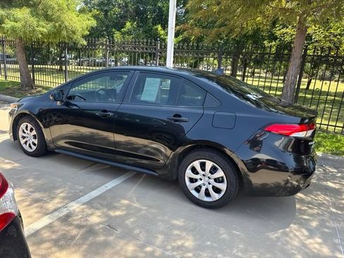 Used 2020 Toyota Corolla LE FWD image 4