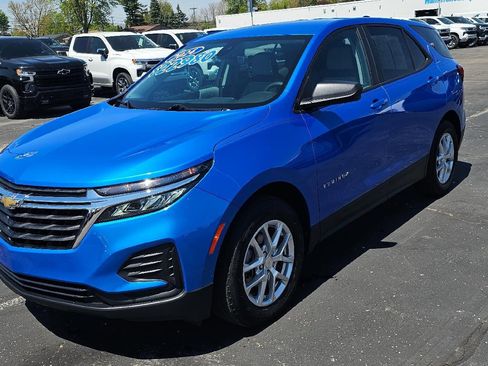 Certified 2024 Chevrolet Equinox LS w/ LS Convenience Package FWD image 3