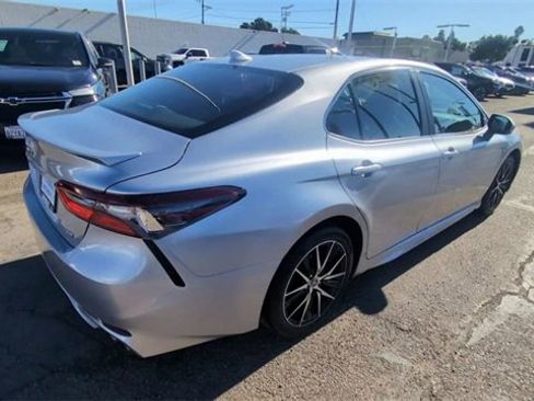 Used 2024 Toyota Camry SE image 8