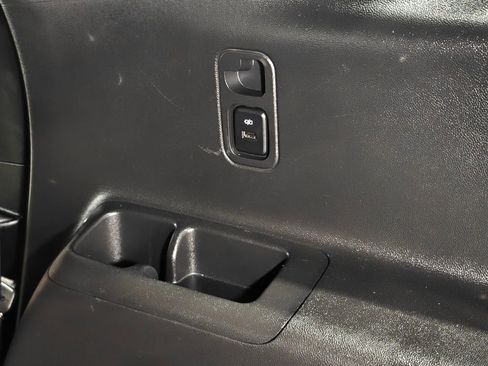 Used 2022 Chevrolet Traverse LT image 33