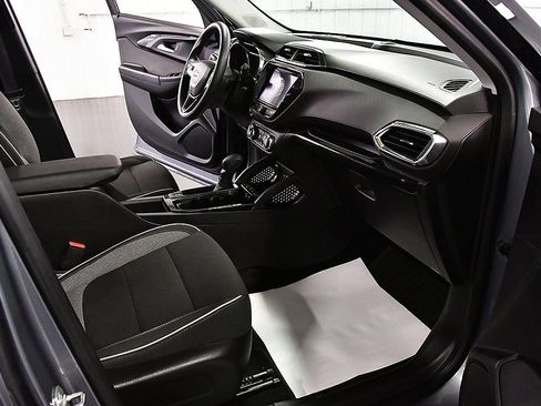 Used 2021 Chevrolet TrailBlazer LT w/ Convenience Package image 28