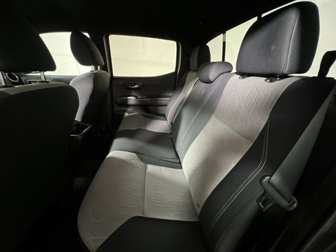 Used 2021 Toyota Tacoma TRD Sport w/ Technology Package image 23