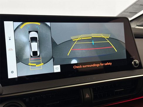 Used 2025 Toyota Prius XSE Premium image 25