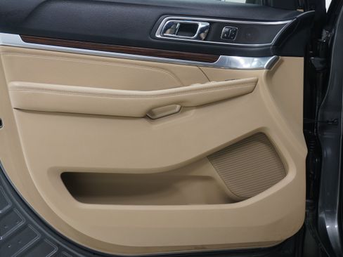 Used 2017 Ford Explorer Limited FWD image 16