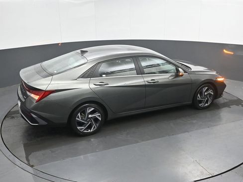 Used 2024 Hyundai Elantra Limited FWD image 31